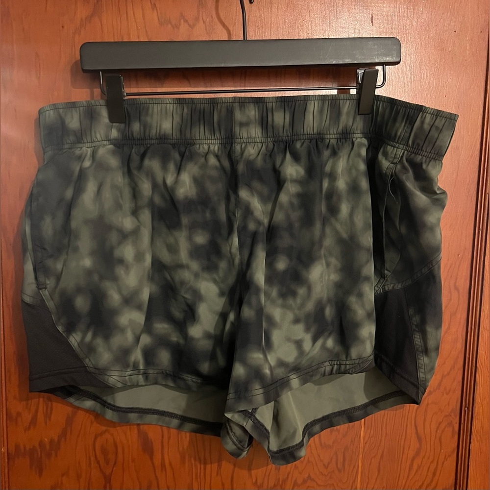 Athletic Works Women's Black and Gray Tie-Dye Shorts